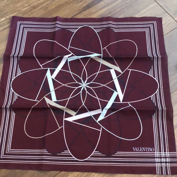 BRAND NEW VALENTINO SCARF! Never worn, in pristine condition. Comes with box! - Picture 2 of 5